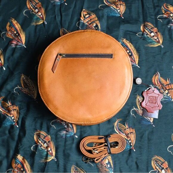 Klassy Cowgirl Medium Leather round Crossbody Bag with cowhide inlay - Picture 5 of 9